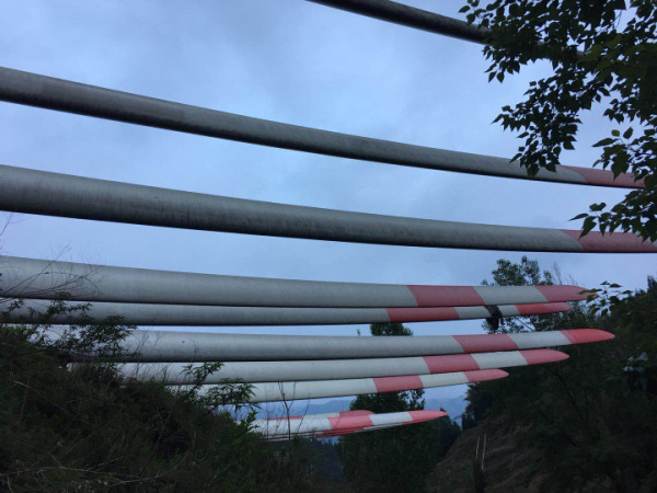 浙江運達風(fēng)電貴州退役葉片回收處理現(xiàn)場