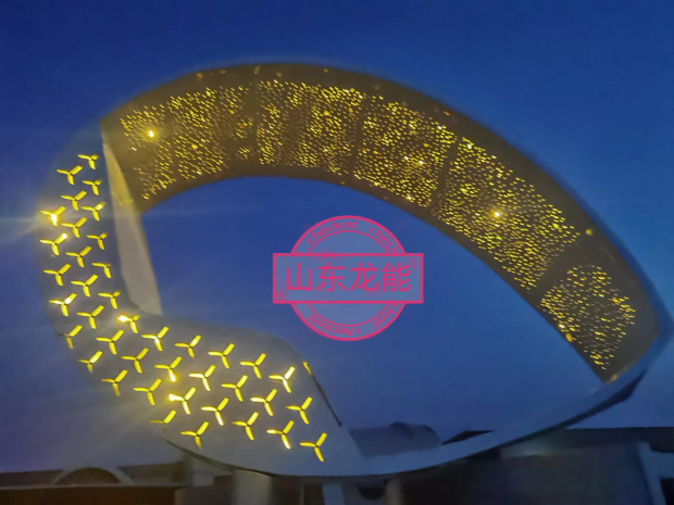 退役葉片變身太陽(yáng)能搖搖椅